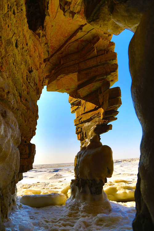 大連海蝕地貌進入“冰河世紀” 天然奇觀成“驢友”探險圣地